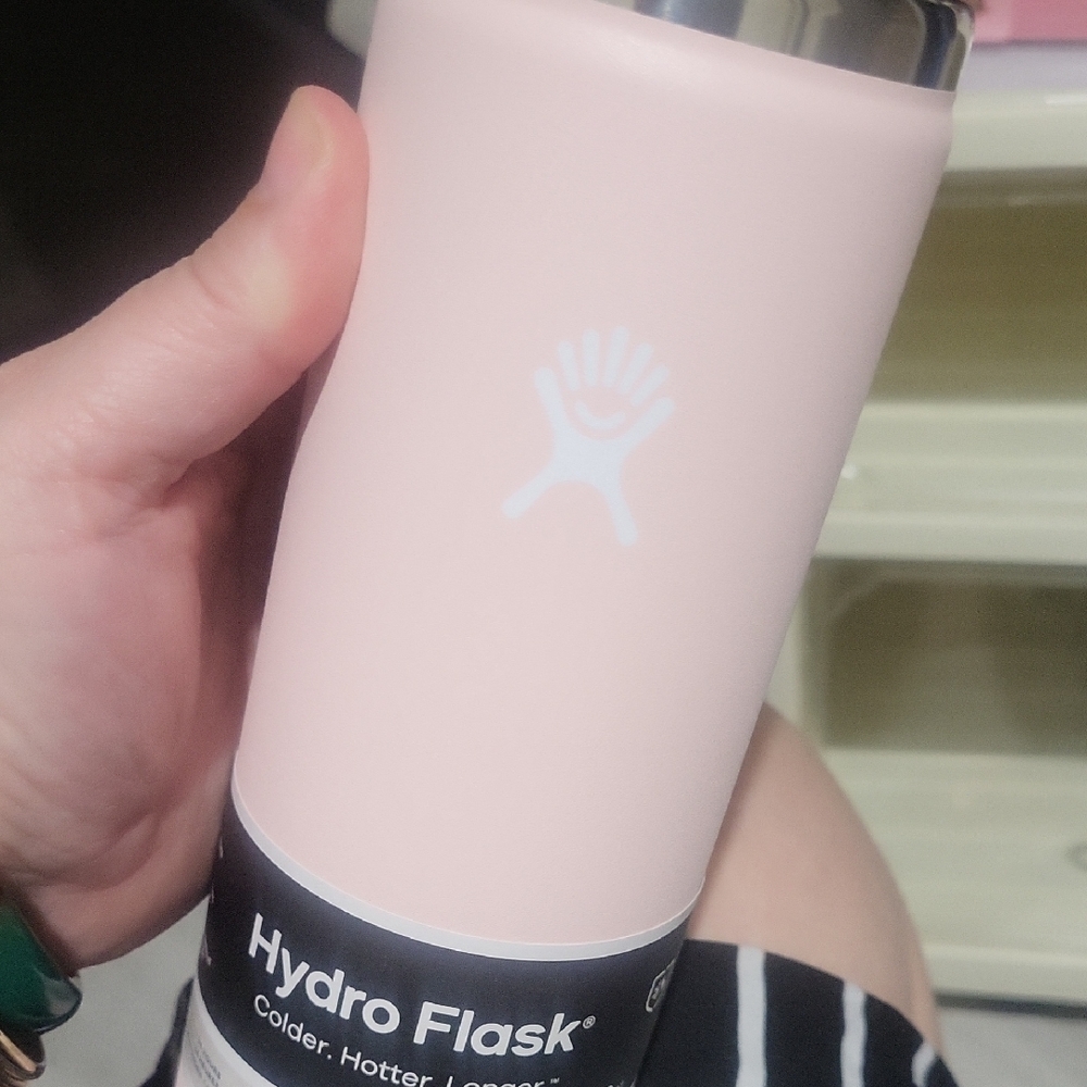 Hydro Flask Light Pink Insulated Bottle 20oz. - Picture 2 of 9